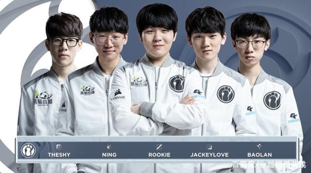 世体：巴萨方面正在研究法律漏洞，以将罗克卖给帕尔梅拉斯.